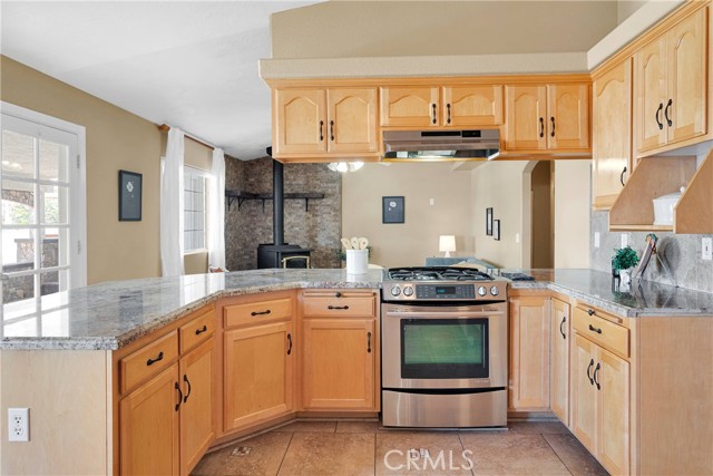 Detail Gallery Image 12 of 64 For 16158 Rimrock Rd, Apple Valley,  CA 92307 - 4 Beds | 2/1 Baths
