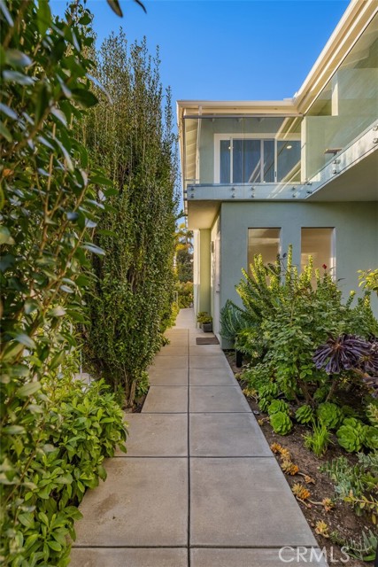 Detail Gallery Image 5 of 30 For 372 Locust, Laguna Beach,  CA 92651 - 2 Beds | 2 Baths