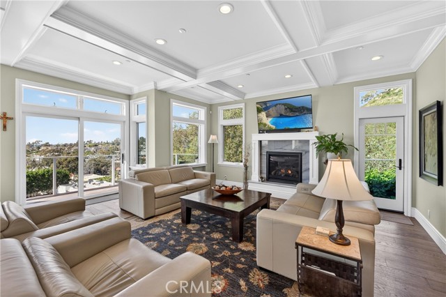 Detail Gallery Image 16 of 74 For 405 Blumont St, Laguna Beach,  CA 92651 - 5 Beds | 6/1 Baths