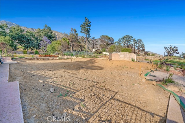 931 Alta Pine Drive, Altadena CA: https://media.crmls.org/medias/86b6aa6f-ed8f-47cd-b601-8b1bd7691ce6.jpg