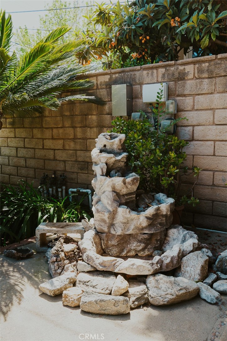 https://media.crmls.org/medias/86b6c99b-9716-45da-b7f7-c75ea93f40b9.jpg?preset=X-Large