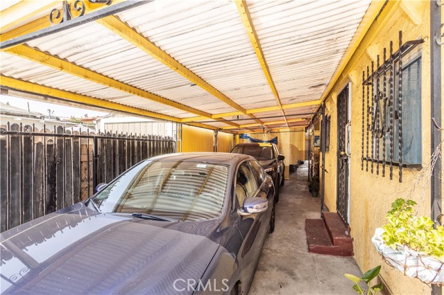 1614 E 49th Street, Los Angeles CA: https://media.crmls.org/medias/86b6ef92-5e20-4ad7-9d9f-f019a03b362f.jpg