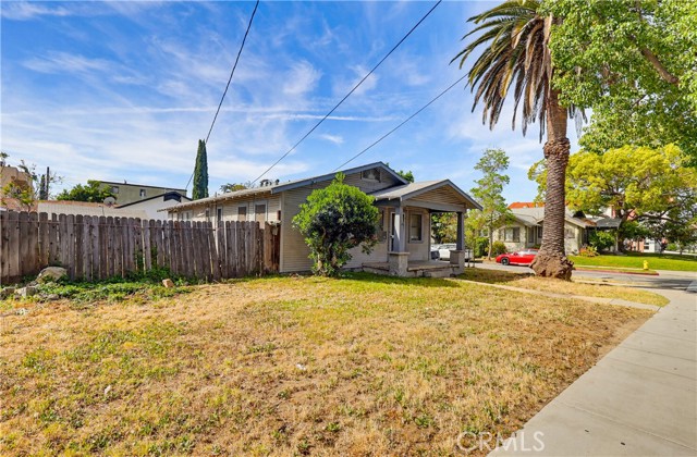 Detail Gallery Image 3 of 14 For 600 Raleigh, Glendale,  CA 91205 - 2 Beds | 1 Baths