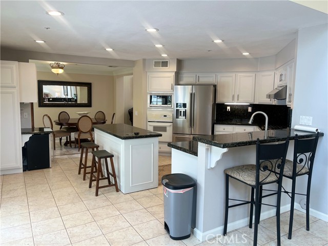 Detail Gallery Image 12 of 58 For 24633 Stagg St, West Hills,  CA 91304 - 5 Beds | 3 Baths