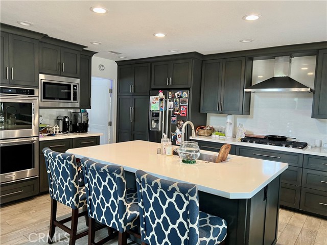 Detail Gallery Image 3 of 12 For 20891 Sailmaker, Huntington Beach,  CA 92648 - 4 Beds | 2 Baths