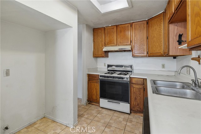 Detail Gallery Image 15 of 36 For 1197 E 9th St #4,  Pomona,  CA 91766 - 3 Beds | 2 Baths