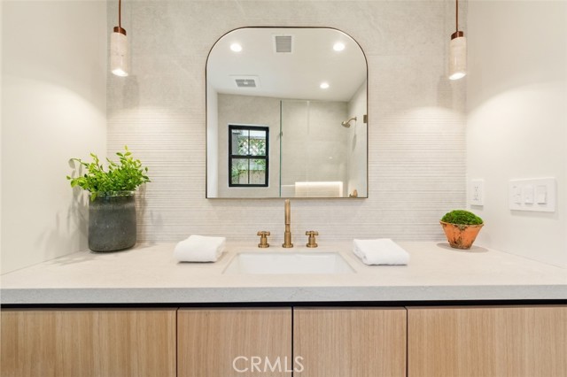 13817 Valley Vista Blvd, Sherman Oaks CA: https://media.crmls.org/medias/86b86033-6cab-461b-98e3-26869b7da199.jpg