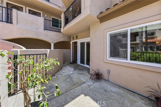 606 Lake Street, Huntington Beach CA: https://media.crmls.org/medias/86b8e311-ef28-40ad-b867-c9b21ccc5a0b.jpg