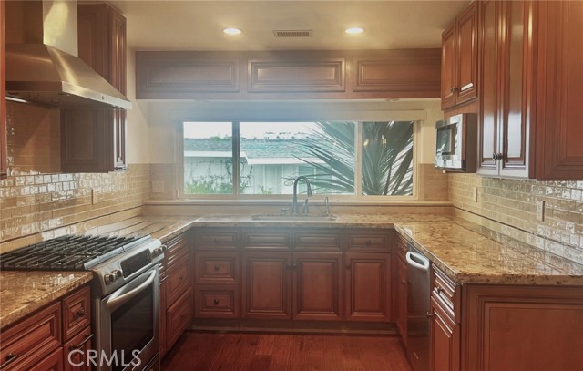 Detail Gallery Image 11 of 33 For 53 Saratoga, Newport Beach,  CA 92660 - 2 Beds | 2 Baths