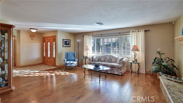 Detail Gallery Image 8 of 71 For 635 W 16th, Upland,  CA 91784 - 3 Beds | 2 Baths