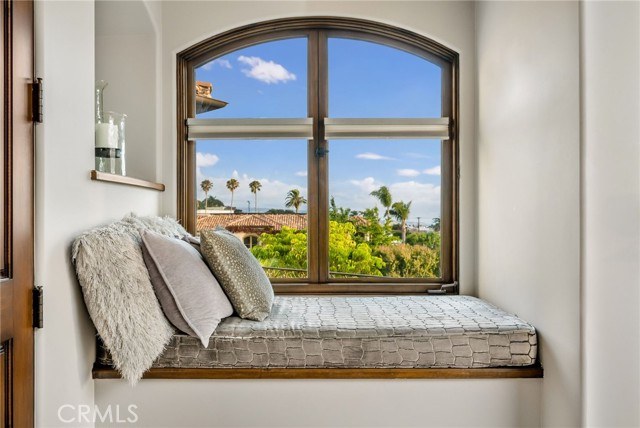 215 S Poinsettia Avenue, Manhattan Beach CA: https://media.crmls.org/medias/86b9b048-e2b6-484b-ae7b-514789edd5b2.jpg