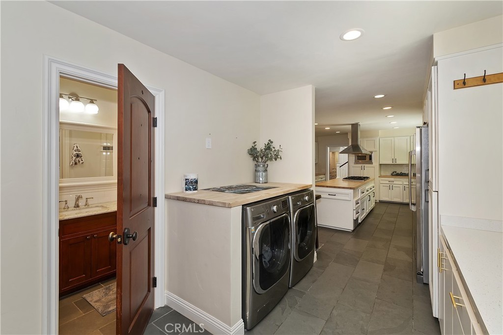 https://media.crmls.org/medias/86b9bf10-487d-4416-a807-019eccf0f96f.jpg?preset=X-Large
