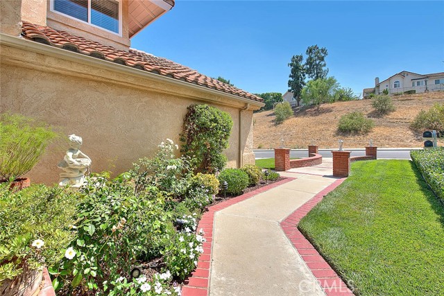 13563 Meadow Crest Drive, Chino Hills CA: https://media.crmls.org/medias/86b9d147-499c-4581-a876-7d9a6d53edd7.jpg