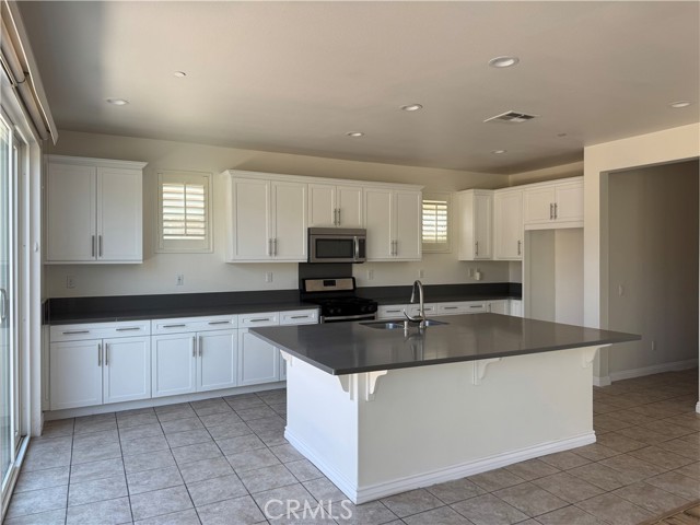Detail Gallery Image 2 of 5 For 3027 E via Corvina, Ontario,  CA 91764 - 4 Beds | 3 Baths