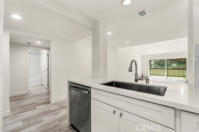 Detail Gallery Image 10 of 23 For 52 Sea Pine, Newport Beach,  CA 92660 - 2 Beds | 2 Baths