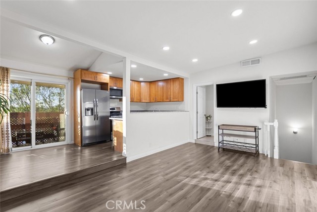 Detail Gallery Image 9 of 36 For 1523 E Windsor Rd 209a,  Glendale,  CA 91205 - 2 Beds | 1/1 Baths