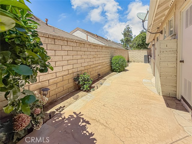 2037 Freesia Avenue, Simi Valley CA: https://media.crmls.org/medias/86bc0d60-b7bf-4bf7-8443-e4226b66fa46.jpg