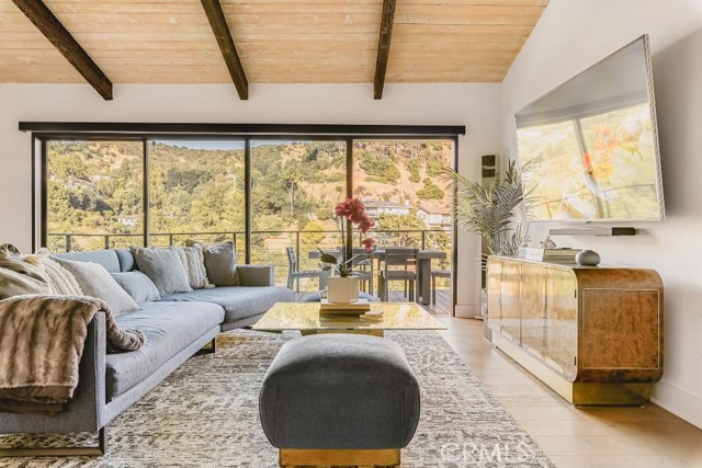 2522 Zorada Drive, Los Angeles CA: https://media.crmls.org/medias/86bc53b3-bf56-4417-b1ec-a7244efab7b6.jpg