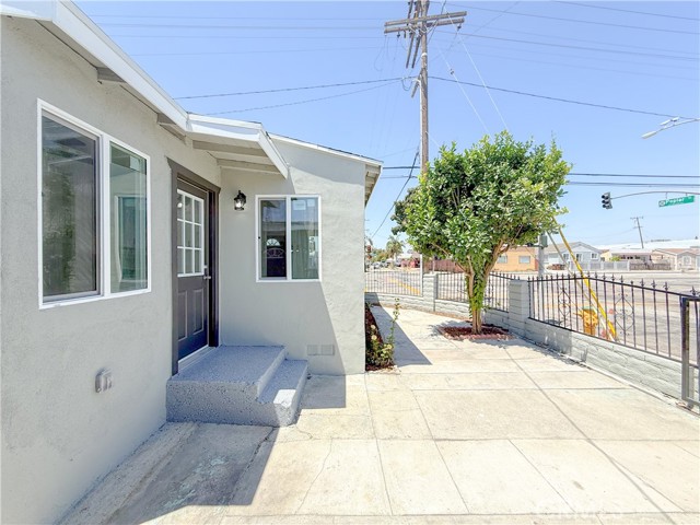 518 N Wilmington Avenue, Compton CA: https://media.crmls.org/medias/86bcd2fa-f7cb-405d-836d-04b8aabad186.jpg