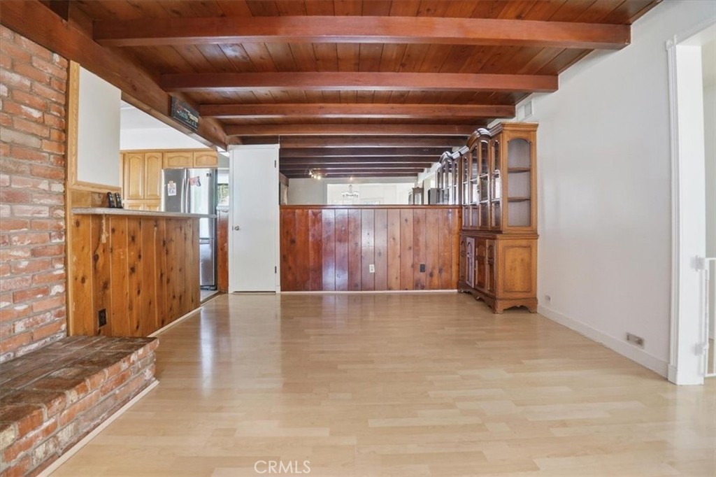 https://media.crmls.org/medias/86bd4600-dba8-4c93-8a47-d58887e33a01.jpg?preset=X-Large