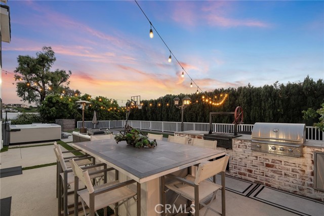 Detail Gallery Image 32 of 39 For 5 Hillsborough, Newport Beach,  CA 92660 - 4 Beds | 4/1 Baths