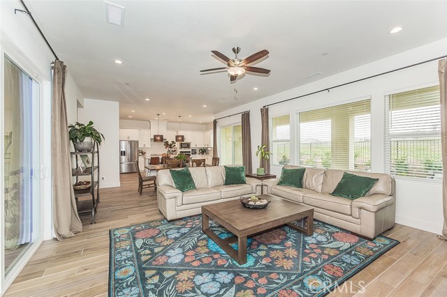 Detail Gallery Image 16 of 75 For 948 Beaver Pond, Madera,  CA 93636 - 4 Beds | 3/1 Baths