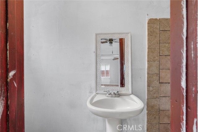 1007 E Kay Street, Compton CA: https://media.crmls.org/medias/86c0fea5-3a4e-453f-8ffb-939ae357e56e.jpg