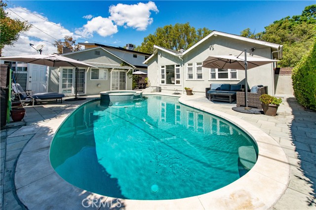 13964 Peach Grove Street, Sherman Oaks CA: https://media.crmls.org/medias/86c16d3c-9e24-435b-98c3-e2b7ac15fcb7.jpg