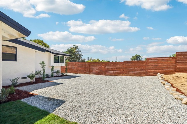 11060 Vanda Way, Shadow Hills CA: https://media.crmls.org/medias/86c24bf2-484c-4a0c-88dc-c06bb5eb78e4.jpg
