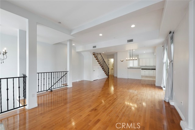 Detail Gallery Image 4 of 36 For 5027 Colfax Ave #1,  Valley Village,  CA 91601 - 3 Beds | 3 Baths