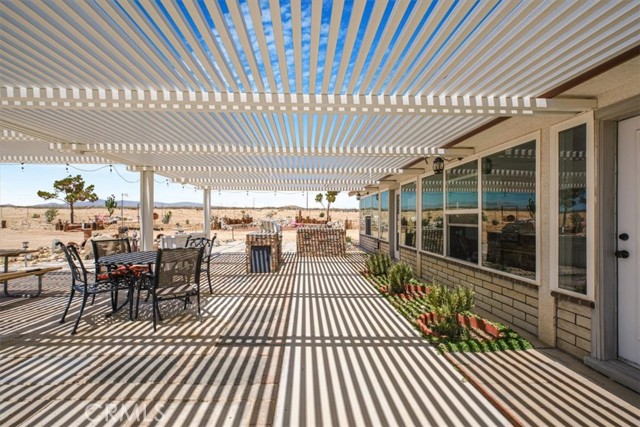 61975 La Brisa Drive, Joshua Tree CA: https://media.crmls.org/medias/86c33893-c6b3-4e67-8e9b-3ab899c2505c.jpg