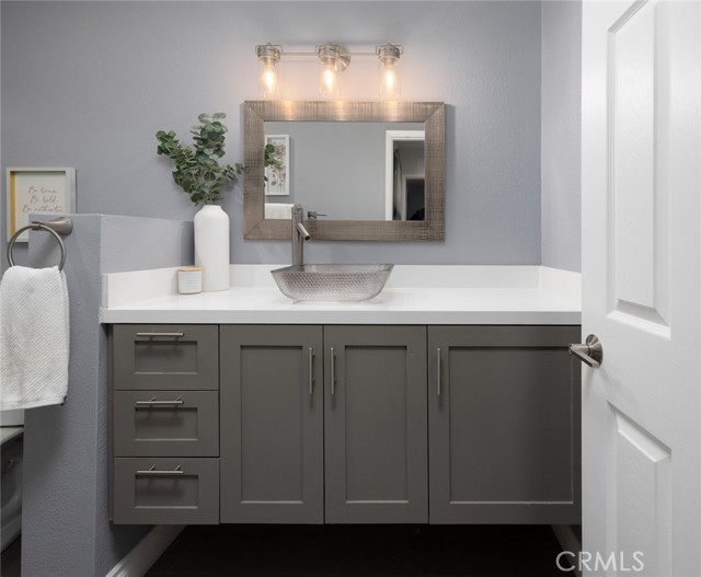 Detail Gallery Image 9 of 24 For 1000 W Macarthur Bld #11,  Santa Ana,  CA 92707 - 2 Beds | 1 Baths