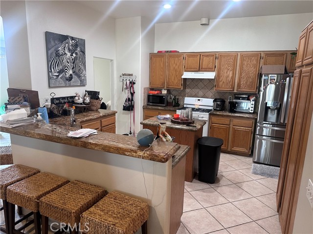 Detail Gallery Image 4 of 21 For 735 Rembrandt Cir, Corona,  CA 92882 - 4 Beds | 2 Baths