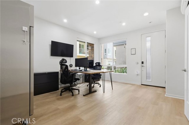 Detail Gallery Image 3 of 34 For 809 Brickyard Ln, Costa Mesa,  CA 92627 - 2 Beds | 2/2 Baths