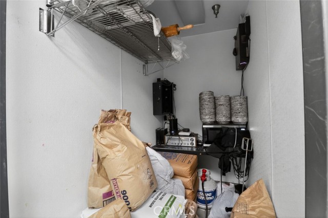 13257 Main Street, Hesperia CA: https://media.crmls.org/medias/86c6d9f1-6707-4df6-944a-e6ef8f9c93a0.jpg