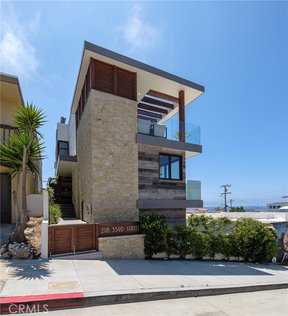 View of front of the home showing view and light corridors