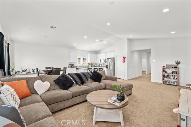 Detail Gallery Image 11 of 44 For 10657 Appaloosa, Hesperia,  CA 92345 - 4 Beds | 3 Baths