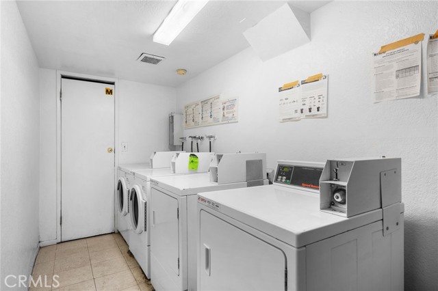 6716 Sylmar Avenue, Van Nuys CA: https://media.crmls.org/medias/86c85e58-8a81-4d61-a3d5-5c7854f9e6cb.jpg