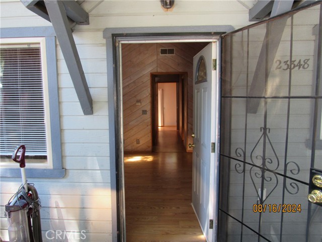 Detail Gallery Image 3 of 17 For 23348 South Village Ln., Crestline,  CA 92325 - 1 Beds | 1 Baths