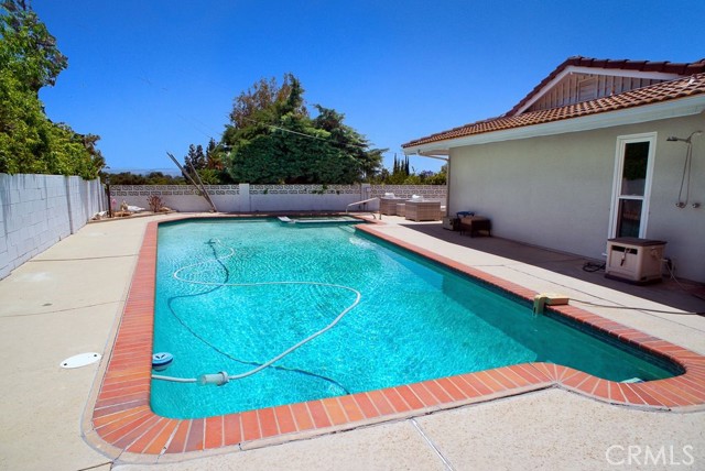 8464 Moorcroft Avenue, West Hills CA: https://media.crmls.org/medias/86c994f2-4665-48a0-953c-4cdbc9acbd06.jpg