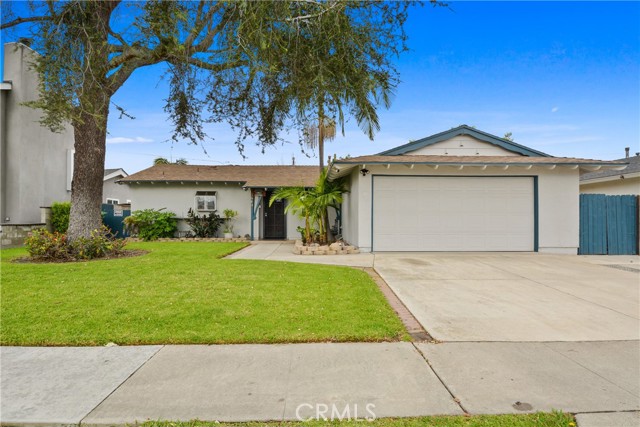 Detail Gallery Image 3 of 37 For 801 S Roanne, Anaheim,  CA 92804 - 4 Beds | 2 Baths