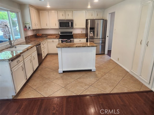25451 Via Macarena, Valencia CA: https://media.crmls.org/medias/86caa323-b1ab-41d3-aba5-b89ee1f43c3f.jpg