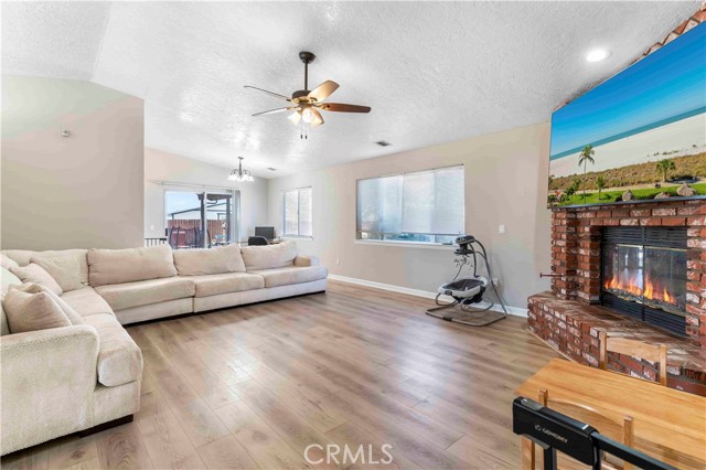 Detail Gallery Image 13 of 39 For 15189 Tonikan, Apple Valley,  CA 92307 - 3 Beds | 2 Baths