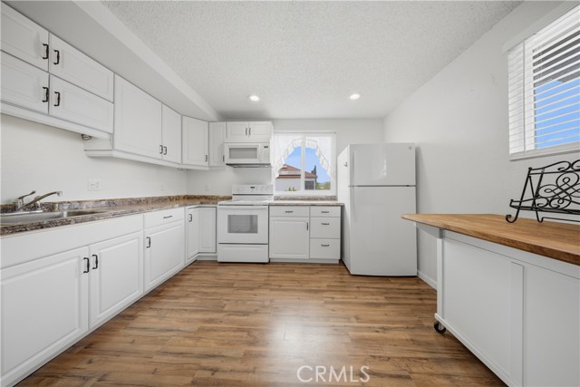 Detail Gallery Image 16 of 18 For 2718 Still Meadow, Lancaster,  CA 93536 - 5 Beds | 3 Baths