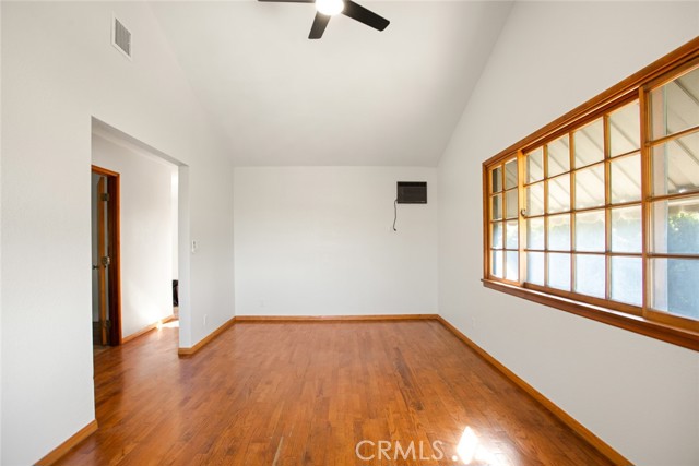 8216 Glencrest, Sun Valley CA: https://media.crmls.org/medias/86cbcc08-8a33-441e-bc1b-ac90577dac1c.jpg