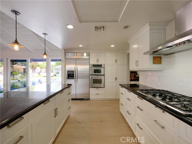 Detail Gallery Image 12 of 28 For 2000 Marlin Way, Newport Beach,  CA 92660 - 4 Beds | 3/1 Baths