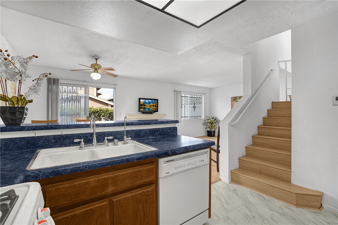 Detail Gallery Image 8 of 21 For 7352 Cerritos Ave #11,  Stanton,  CA 90680 - 2 Beds | 2/1 Baths