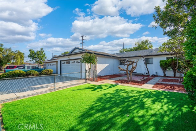 928 S Laurel St., Santa Ana CA: https://media.crmls.org/medias/86ccb2c7-138e-4272-a7e1-84ed5dc4a4ee.jpg