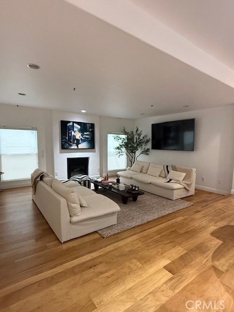 Detail Gallery Image 5 of 32 For 12011 Goshen #104,  Los Angeles,  CA 90049 - 2 Beds | 3 Baths