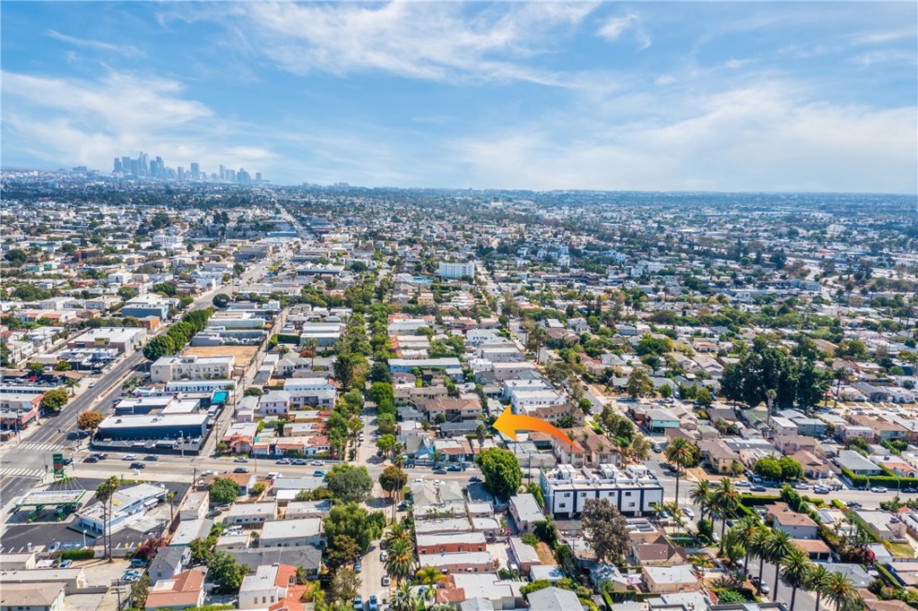 https://media.crmls.org/medias/86ce2d7c-70f7-4c76-83ec-77e3a678017b.jpg?preset=X-Large